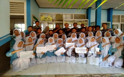 DUKCAPIL Kabupaten Jakarta Pusat MEMFASILITASI LAYANAN PEREKAMAN E-KTP DI SMA Negeri 4 Balikpapan